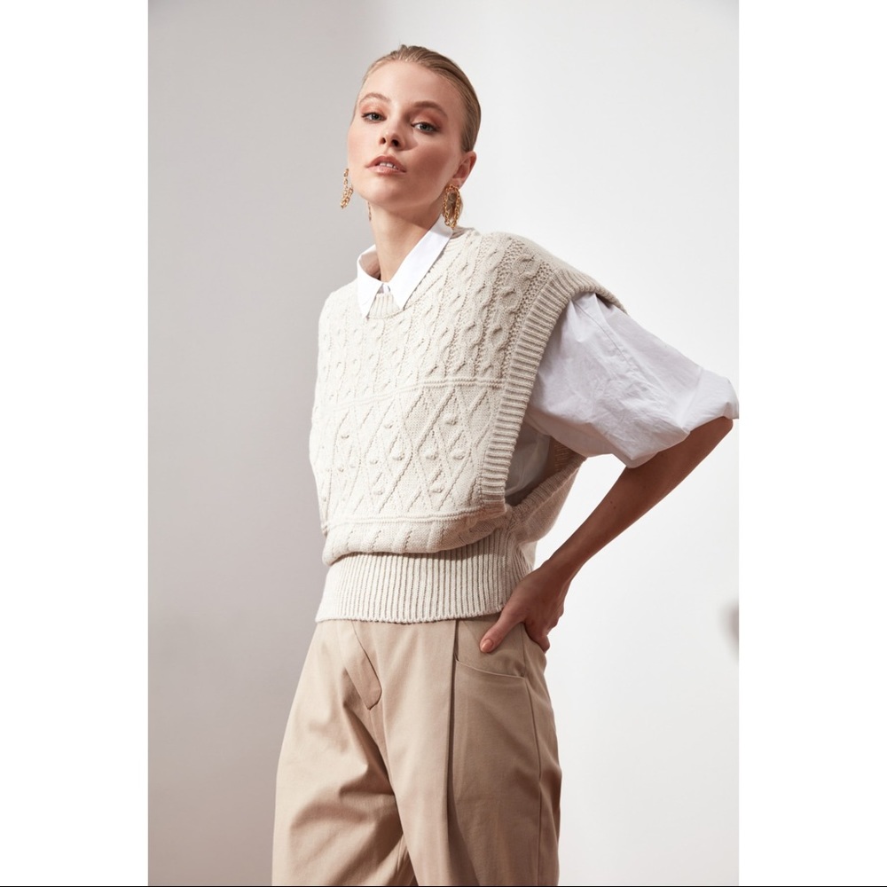 NWT Beige V Neck Woman Knitwear Sweater Medium - Picture 5 of 11